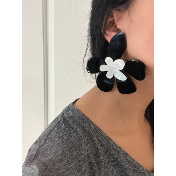 Big Black flower earrings ,black white huge  acrylic earrings , large black - Picture 2 of 6
